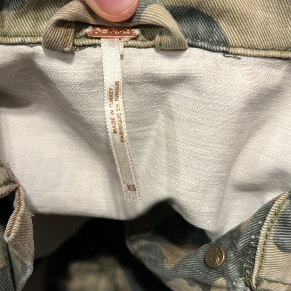 Free People Camo Cropped Denim Jacket Size XS - Picture 11 of 13